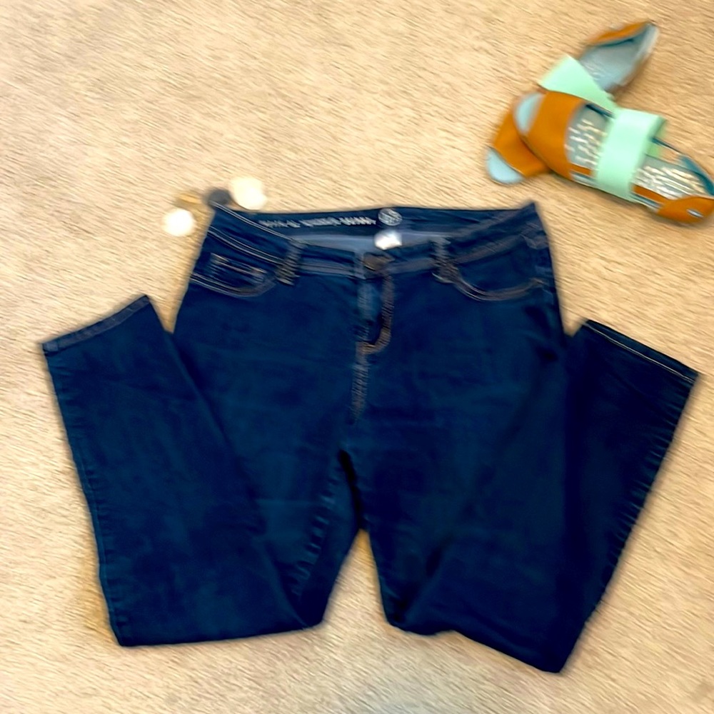 Westport petite 12 signature fit skinny jeans.